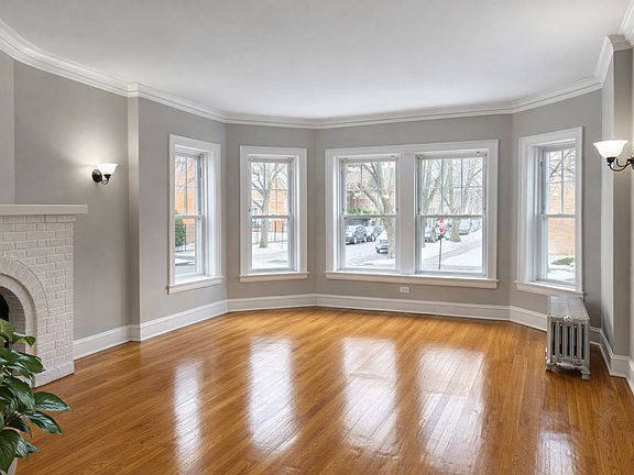 2nd image of 1940 W Birchwood Ave #1