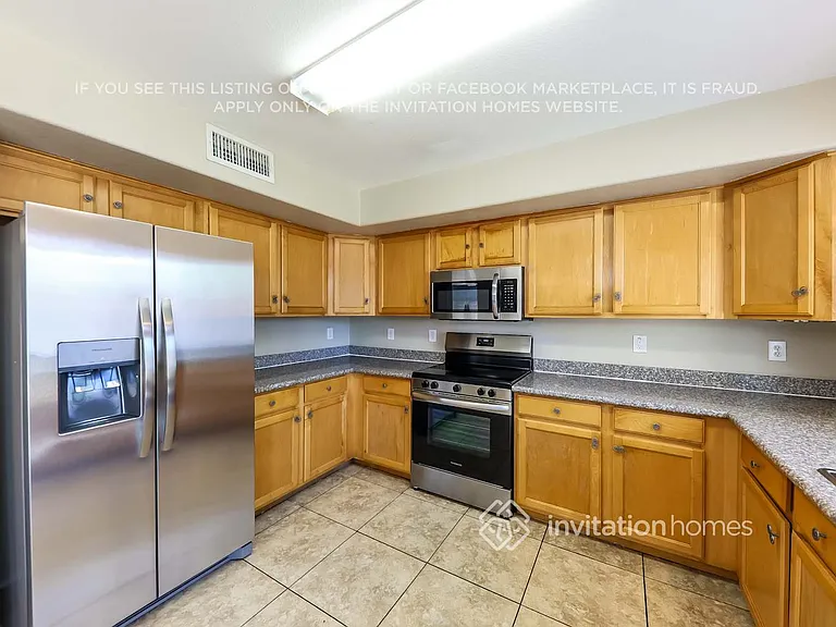 12937 W Holly St — Photo 8