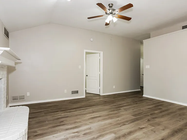 6841 Black Wing Dr — Photo 5