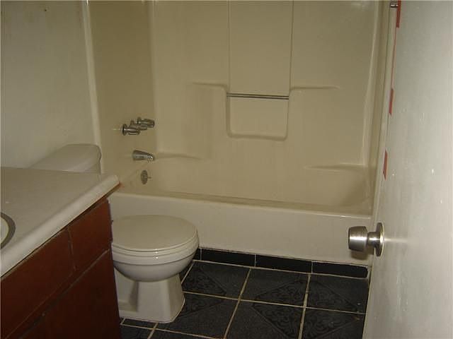 2nd image of 2310 Willow St