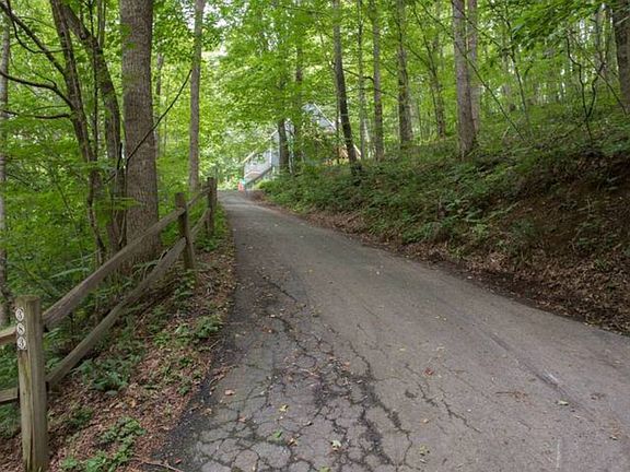 4th image of 383 Timberlane Dr