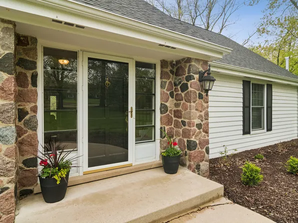 21884 N Andover Rd, Kildeer, IL 60047