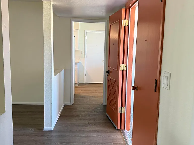 10217 W Mission Ln — Photo 5