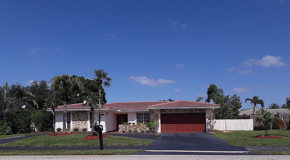 1st image of 527 Ramblewood Dr