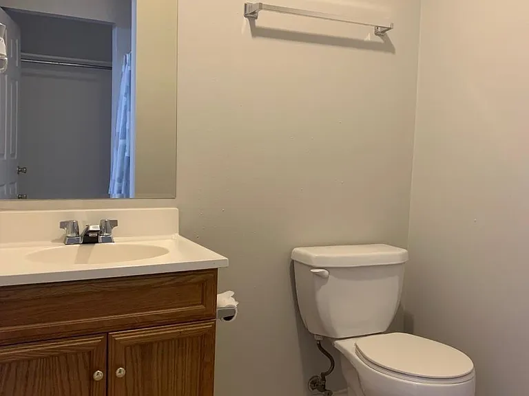 1602 W Elm St — Photo 18