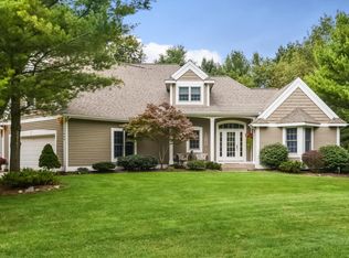 17045 Donahue Woods Dr, West Olive, MI 49460