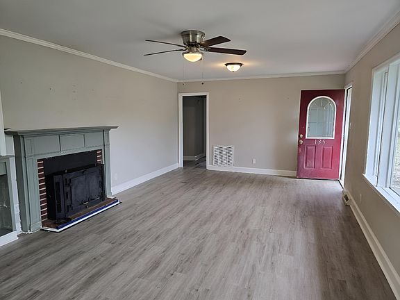 3rd image of 135 Oakwood Dr