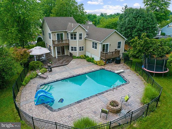 4th image of 118 Cornwall Dr