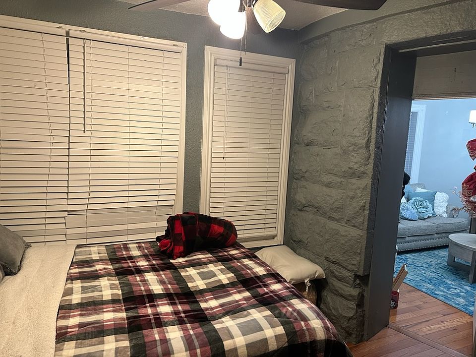 2nd image of 270 Garden Ave #1