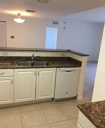 Open kitchen/dining