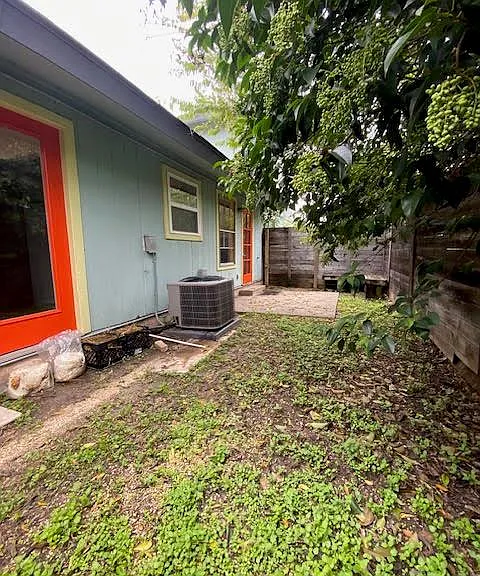 6900 Manor Rd #B — Photo 11