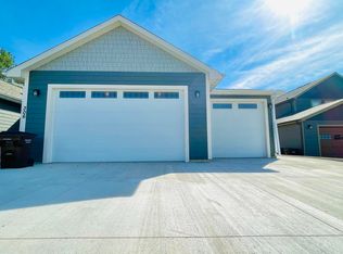 306 4th Ave SE, Arnegard, ND 58835