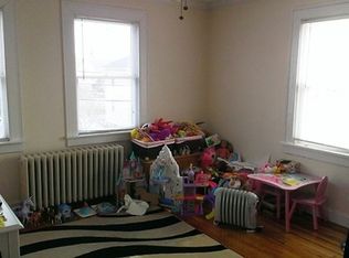 11 1st St, Glen Cove, NY 11542