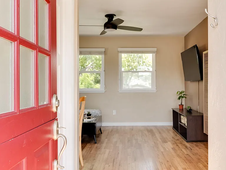 1458 N Newport Ave #2 — Photo 3