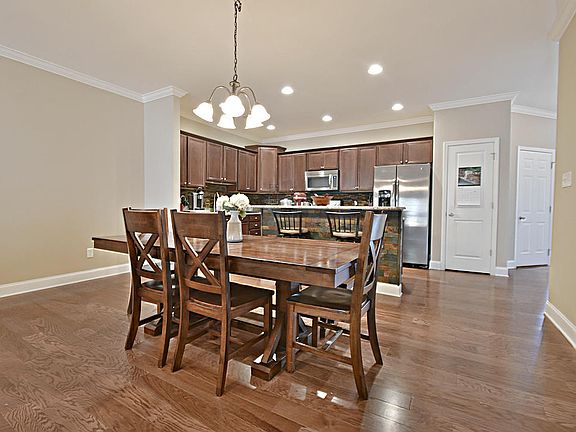 4th image of 7068 Pemmbrooke Shire Ln