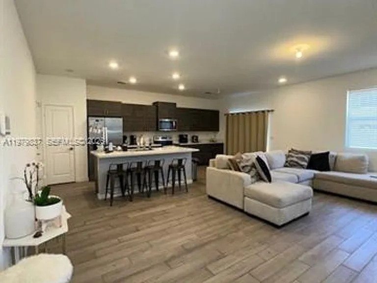 804 SE 18th St — Photo 5