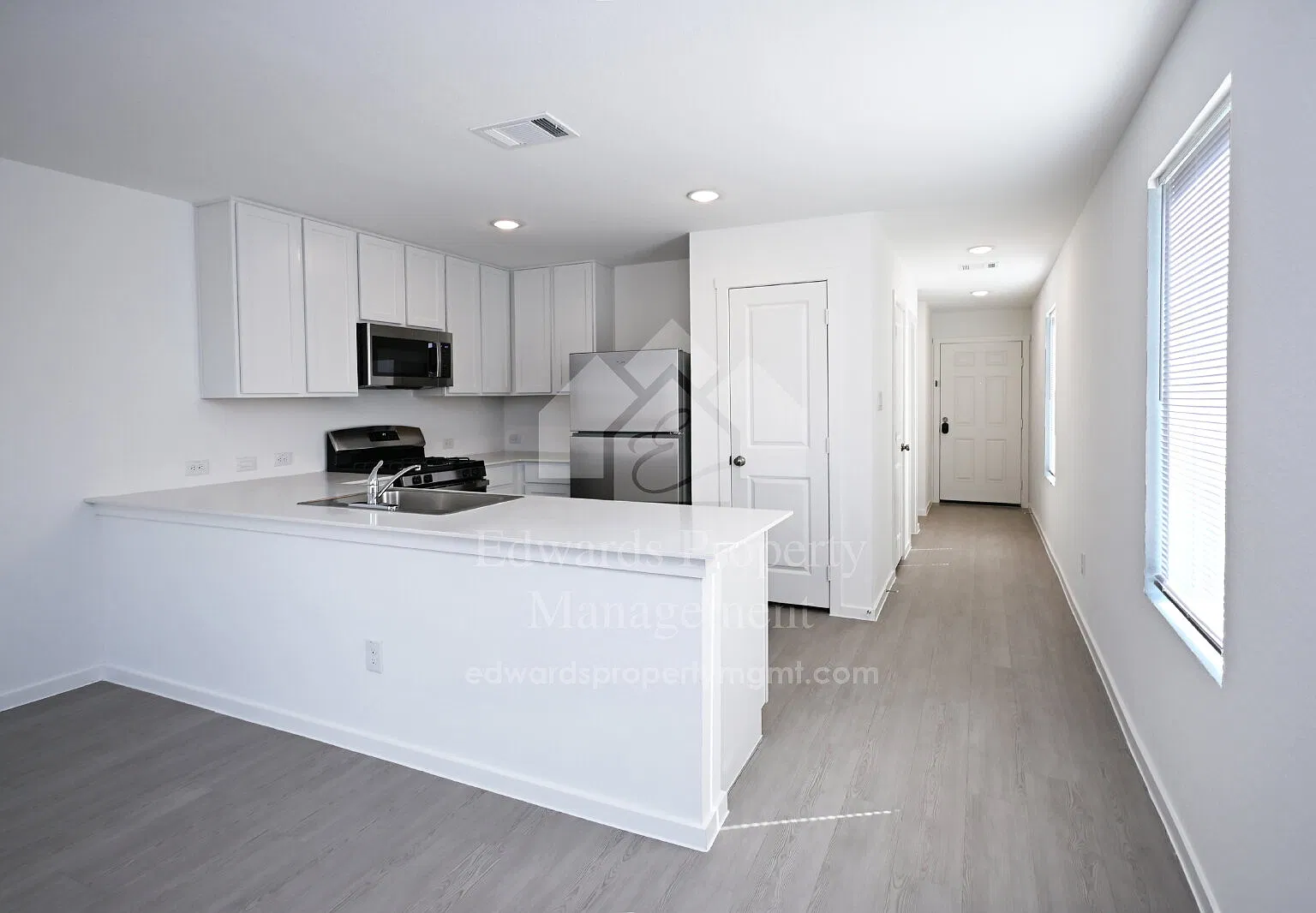 3 bed, 2.5 bath, 1189 sqft, $1,245 — Photo 2