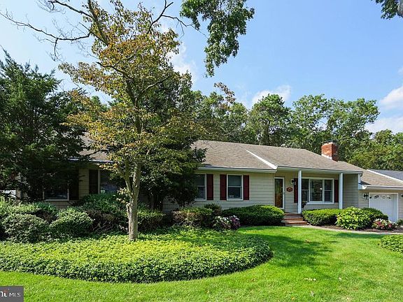 3rd image of 408 Leeward Ave