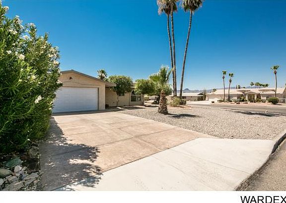 3rd image of 900 Acoma Blvd S