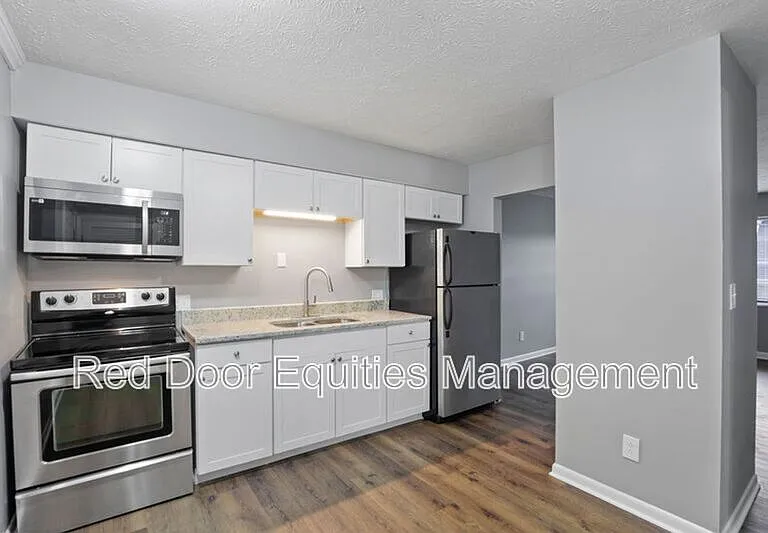 129 W Walnut St #C — Photo 2