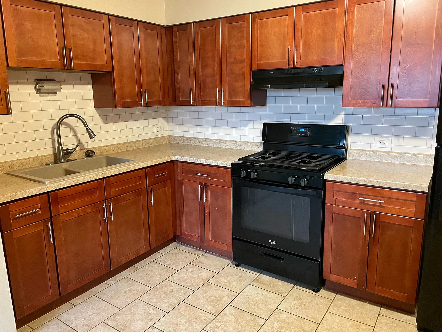 2 bed, 714 sqft, $1,650 — Photo 4