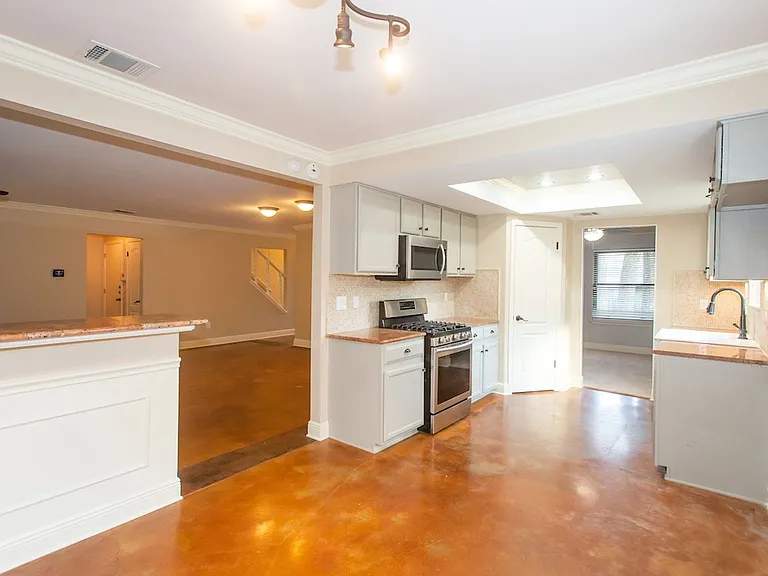 4607 Bridlewood Dr — Photo 8