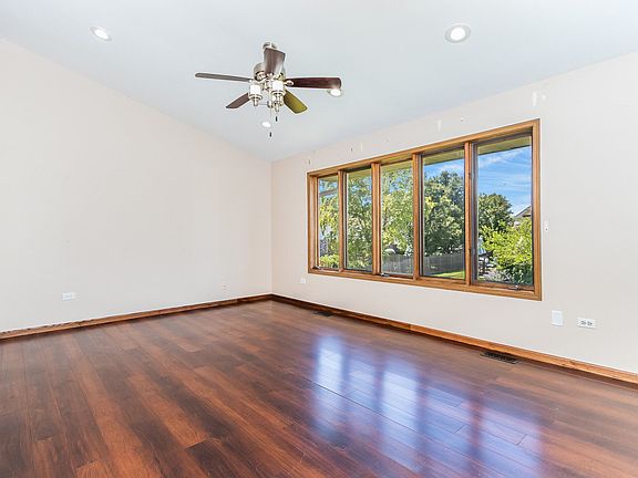 2nd image of 9255 Windsor Pkwy #9255
