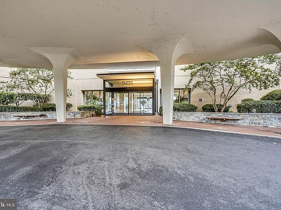 3rd image of 501 Slaters Ln APT 606