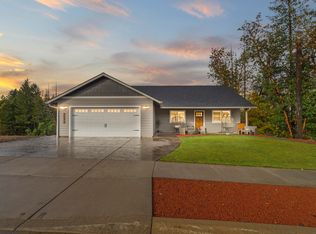 1272 Green Valley Dr, Cave Junction, OR 97523