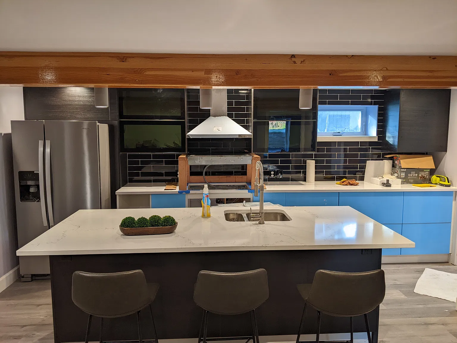 2 bed, 900 sqft, $2,350 — Photo 1