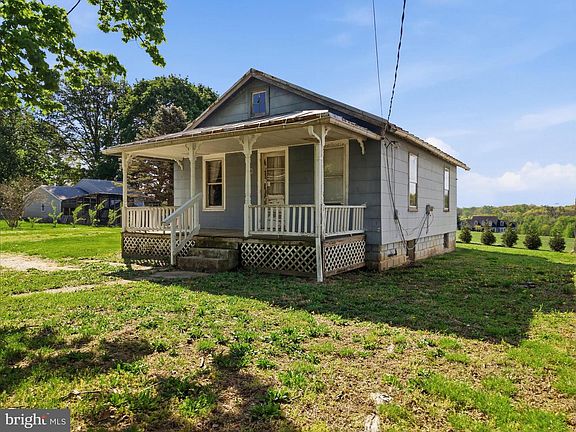 3rd image of 709 Deer Park Rd