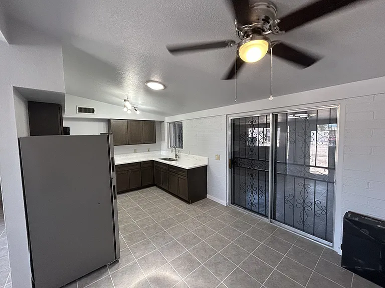 1849 W Waverly St — Photo 5