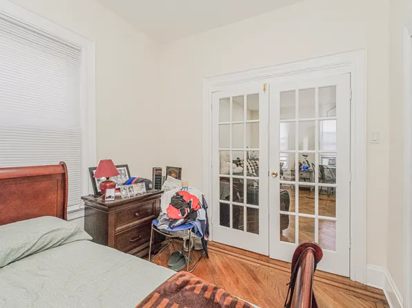 946 Bay Ridge Avenue image 5 of 8