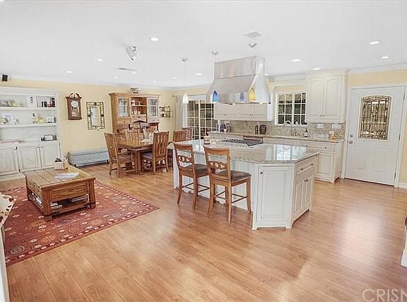 3rd image of 26401 Torreypines Dr
