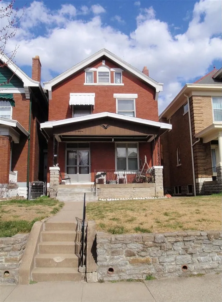 611 Linden Ave photo 1