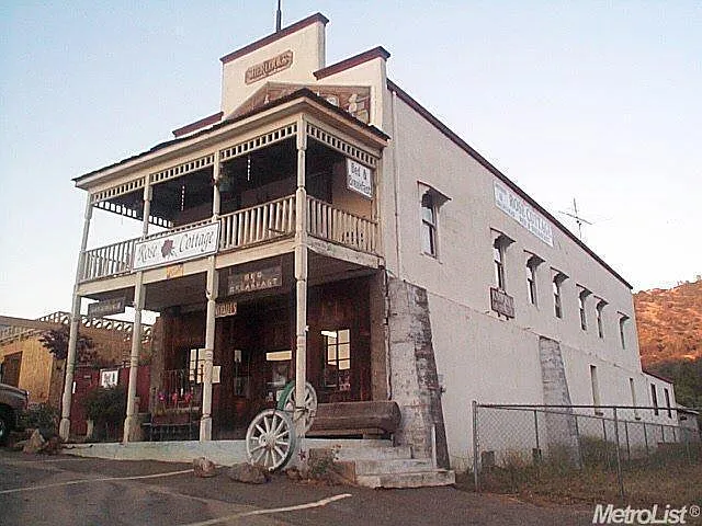 5004 Main St photo 1