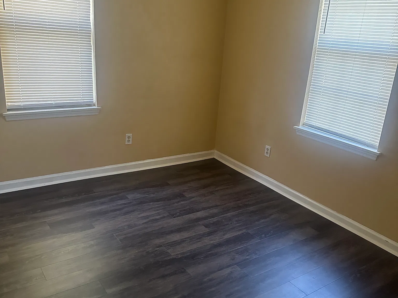 2 bed, 700 sqft, $1,100 — Photo 1