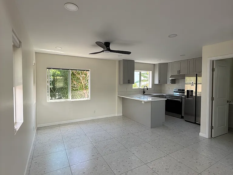 2226 Noah St #1 — Photo 3