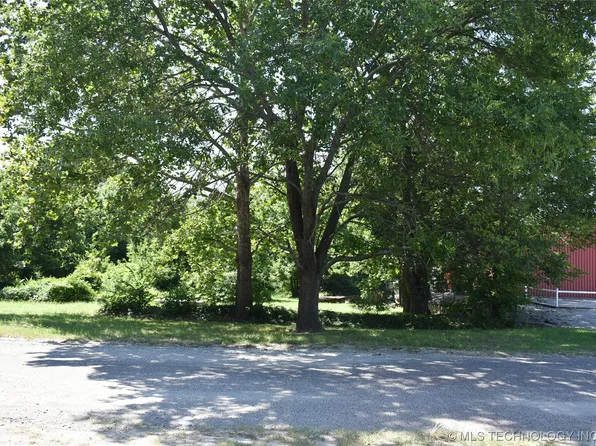 106 E Bird St, Madill, OK 73446