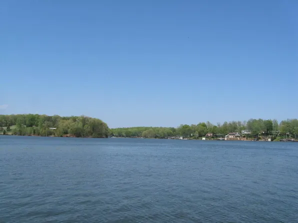 5 Hampton Dr, Union Hall, VA 24176