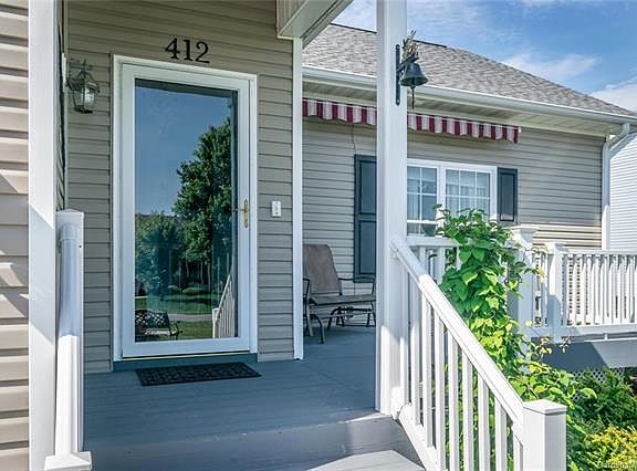 3rd image of 412 Sassafras Dr