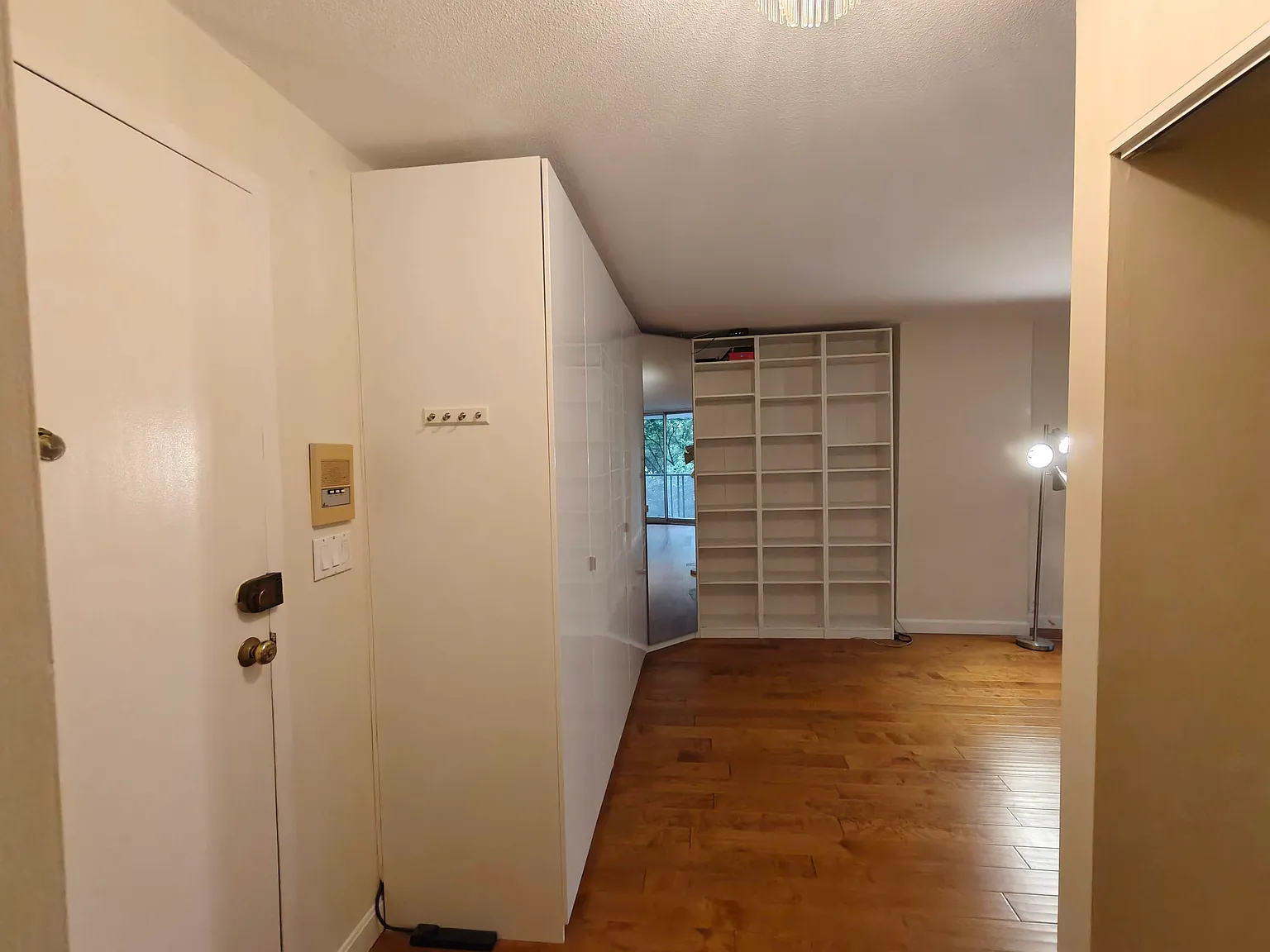 1 bed, 698 sqft, $2,900 — Photo 2