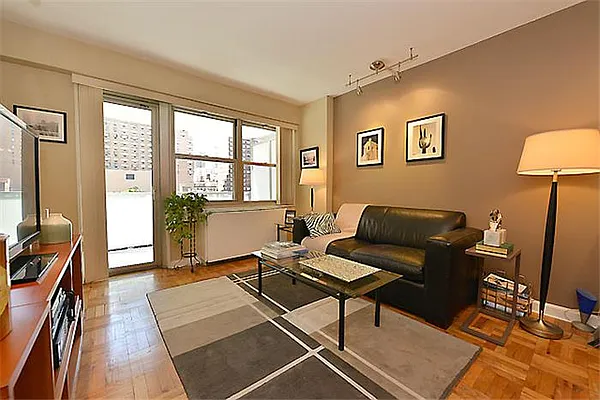 Sold by Maxwell Jacobs | media 2