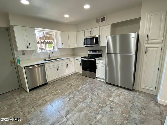 3rd image of 3326 W DEL MONICO Lane