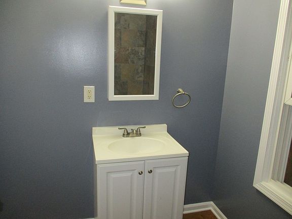 5th image of 1214 Summit St