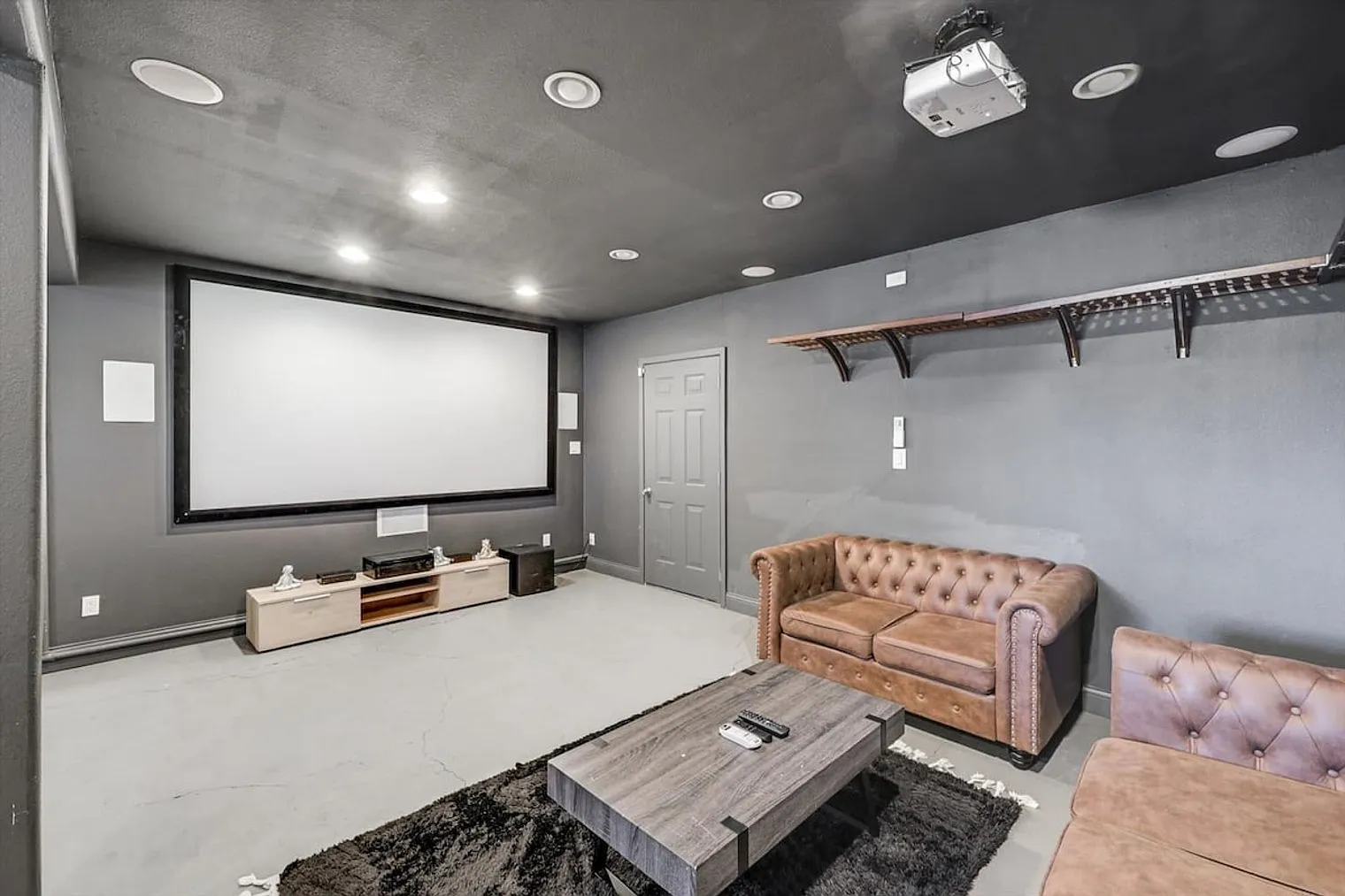 5 bed, 2.0 bath, 2346 sqft, $8,375 — Photo 1