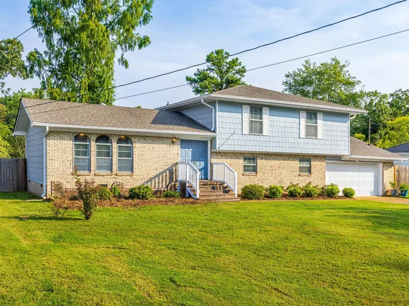 448 Kingsridge Dr, Hixson, TN 37343