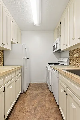 Rented by Compass | media 12