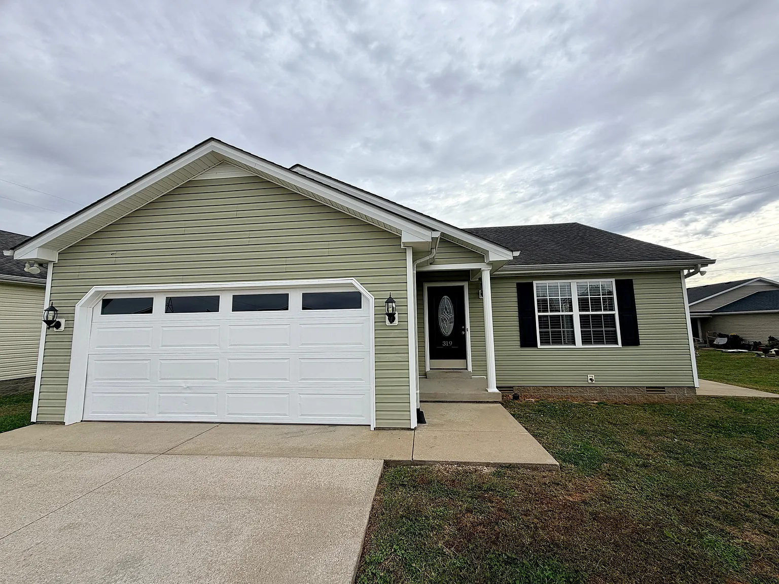 3 bed, 1104 sqft, $1,500 — Photo 1