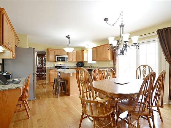 5th image of 606 Alex Ct